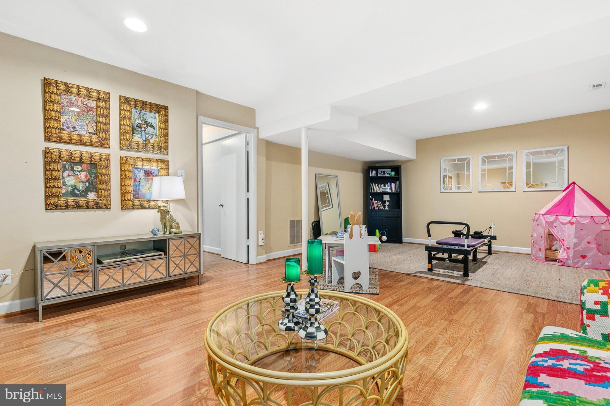 POOKS HILL - Residential