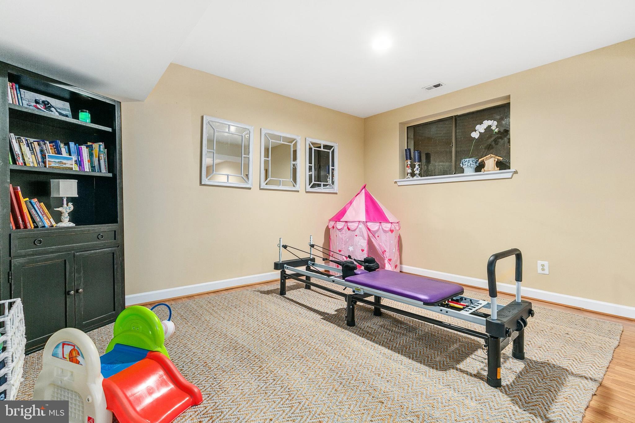 POOKS HILL - Residential