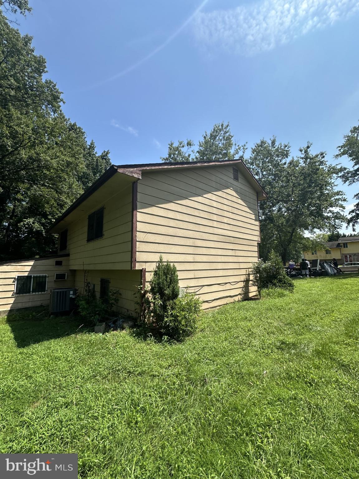 402 WARBURTON OAKS DRIVE
