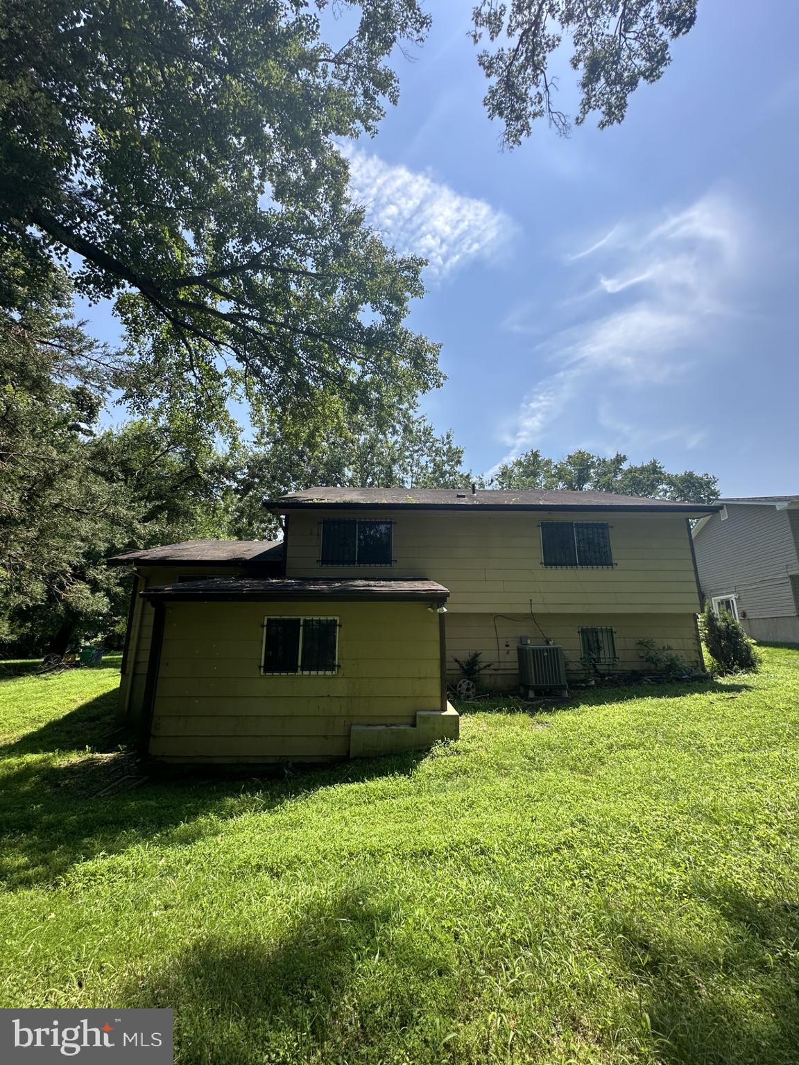 402 WARBURTON OAKS DRIVE