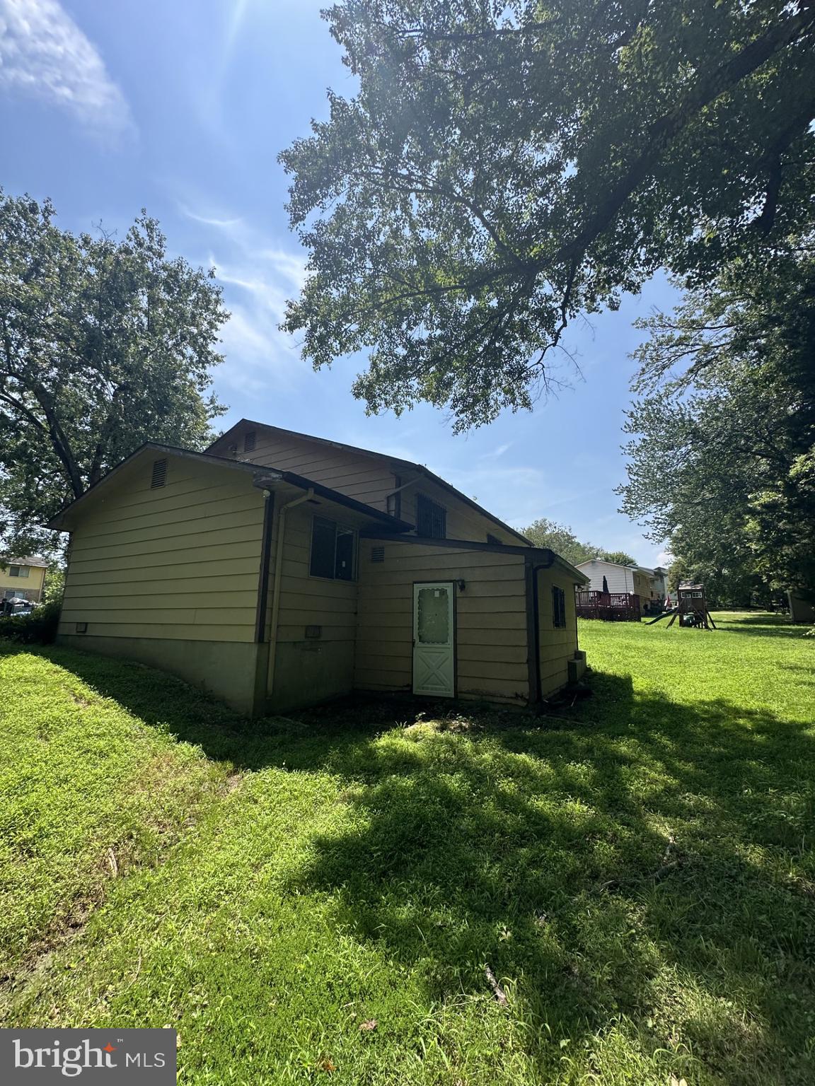 402 WARBURTON OAKS DRIVE