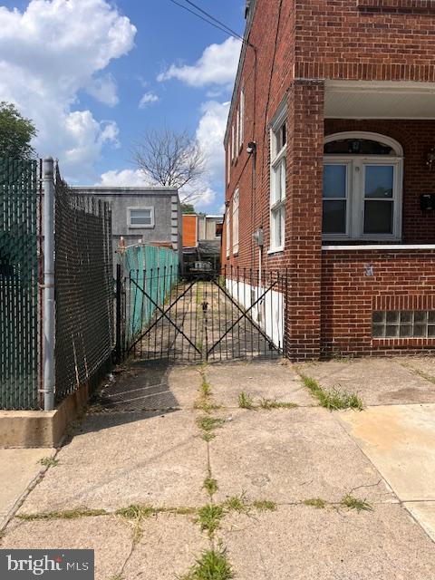 933 LANSDOWNE AVENUE