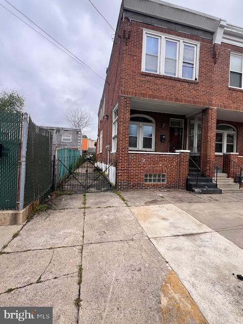 933 LANSDOWNE AVENUE