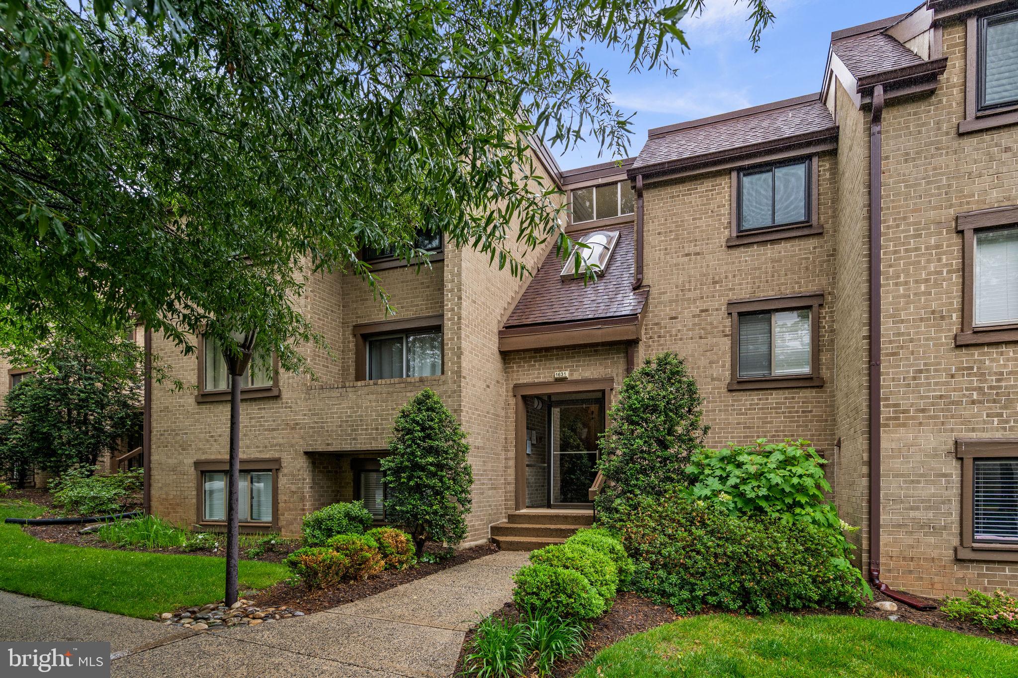 1631 PARKCREST CIRCLE 8B/301