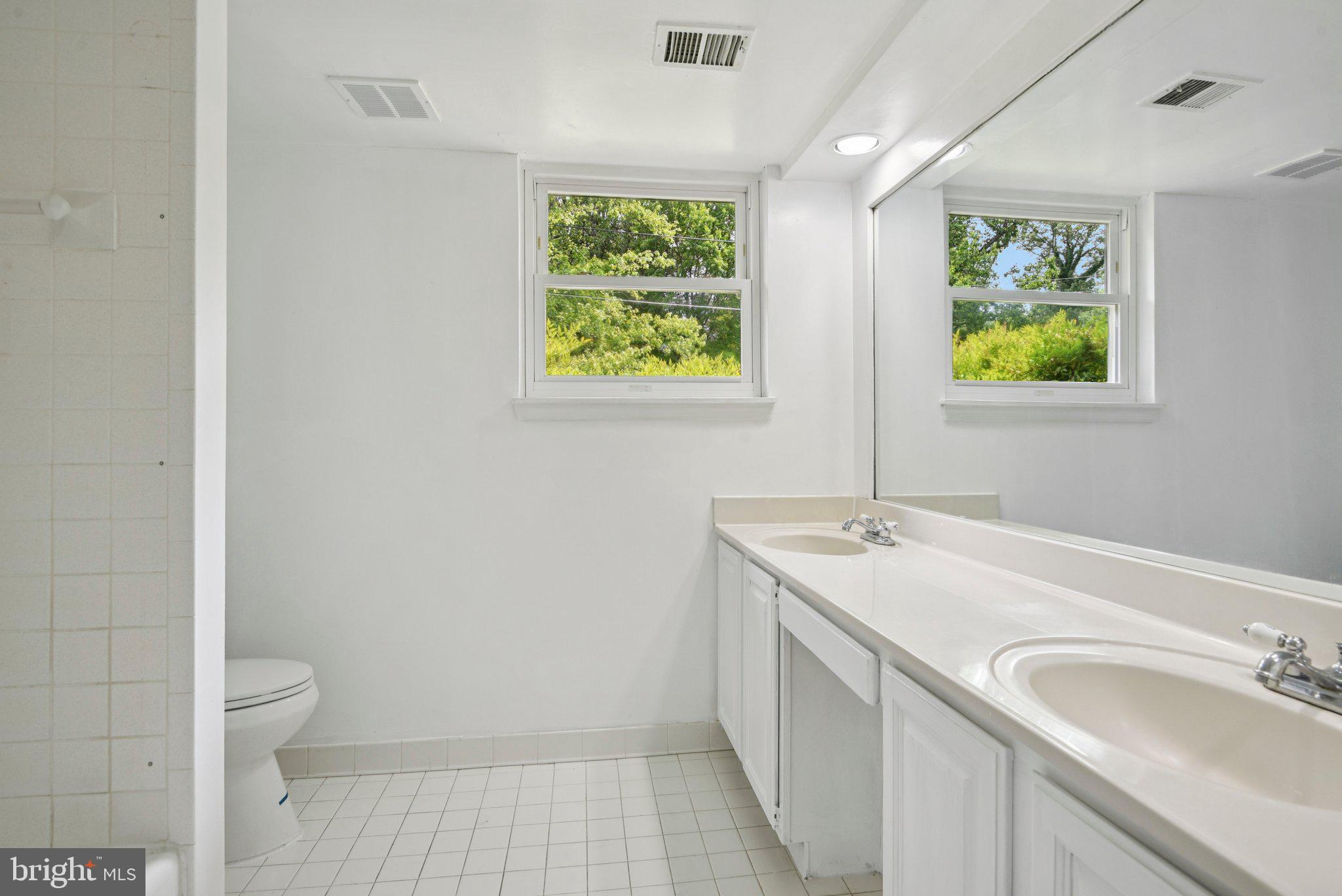 WILLIAMSBURG ESTATES - Residential Lease