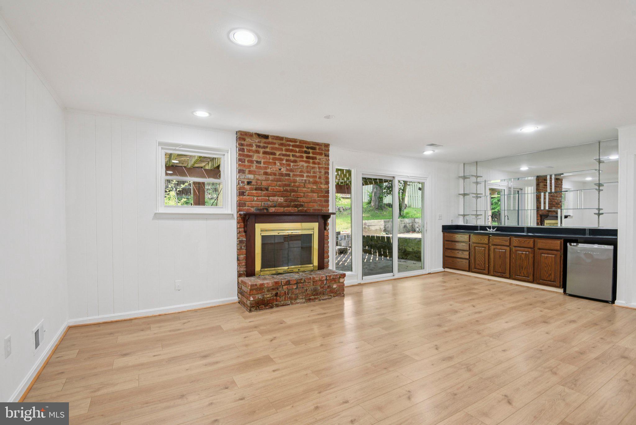 WILLIAMSBURG ESTATES - Residential Lease