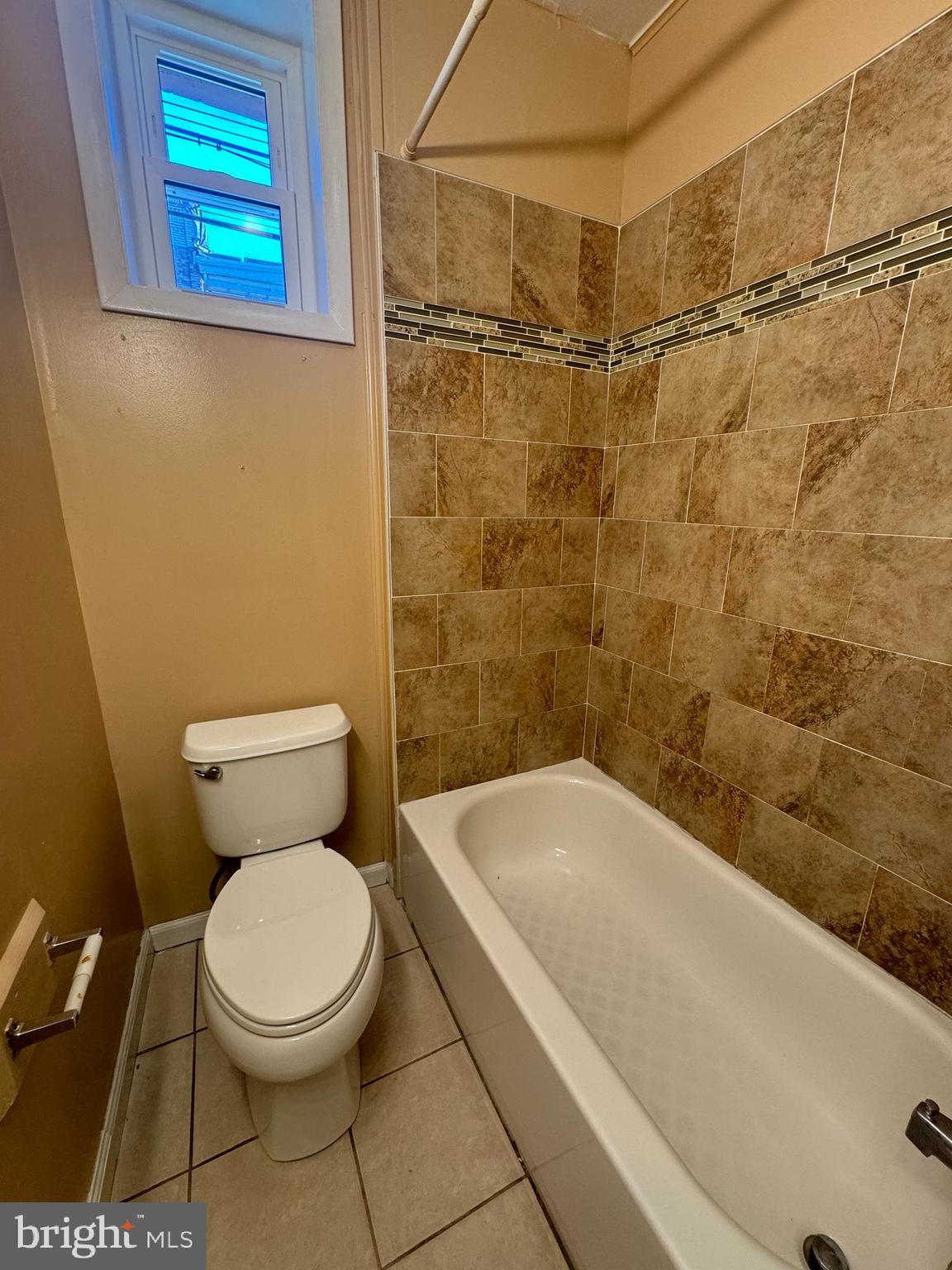 QUEEN VILLAGE - Residential Income