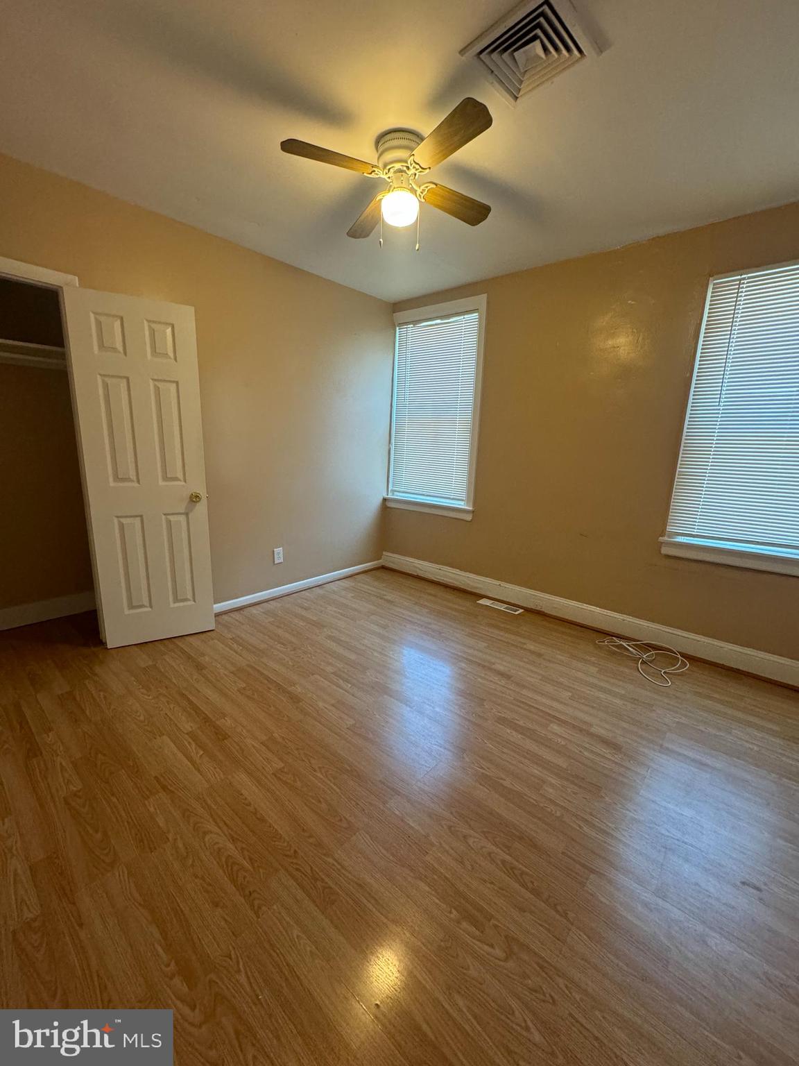 QUEEN VILLAGE - Residential Income