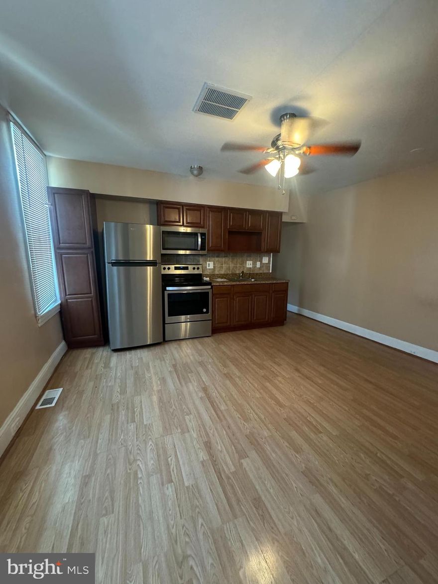 Prime Investment Opportunity in Queen Village | Fully Leased Triplex
Discover a turnkey addition to your portfolio at 900 S 5th Street. This well-maintained corner property is situated in the heart of one of Philadelphia’s most sought-after neighborhoods, offering immediate cash flow and long-term appreciation potential.
Unit Mix: Three spacious units, each featuring 2 Bedrooms and 1 Bathroom.
Location: Prime Queen Village location (19147) with a Walk Score of 95. Residents are steps away from the Italian Market, Shot Tower Coffee, and the vibrant dining scene on 4th Street.
Building Type: Highly desirable corner triplex with excellent natural light and visibility.
This property offers the perfect balance of stability and growth. With 2-bedroom layouts in high demand for urban professionals and small families, vacancy remains low. The building is positioned within the blue-ribbon Meredith School Catchment, further driving tenant demand and property value.