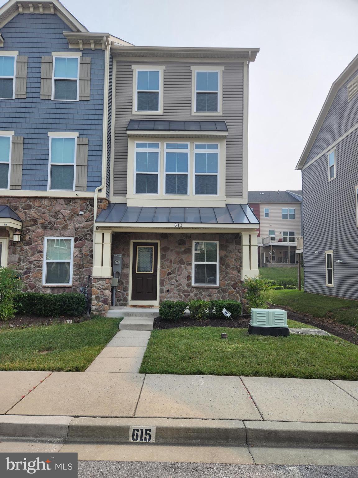 CREEKSIDE VILLAGE - Residential Lease