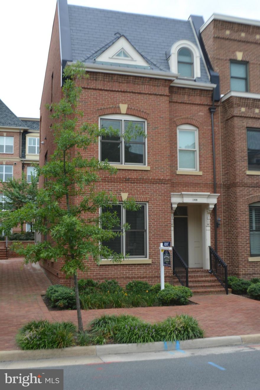 SPACIOUS, END UNIT TOWNHOUSE w/ 3 GARAGE parking spaces in FAB location, convenient to metro, Whole foods and all of Old Town's attractions. Tall ceilings, wood floors, double faced-gas fireplace.  Eat-in kitchen opens on  to private walled Patio.  Master Suite w/ balcony and huge bath, all BR's ensuite baths, 2 zone heating and cooling.. Non smoking unit.