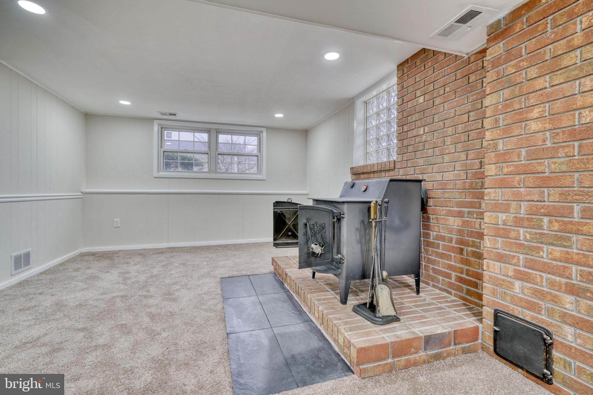 WESTVIEW PARK - Residential Lease