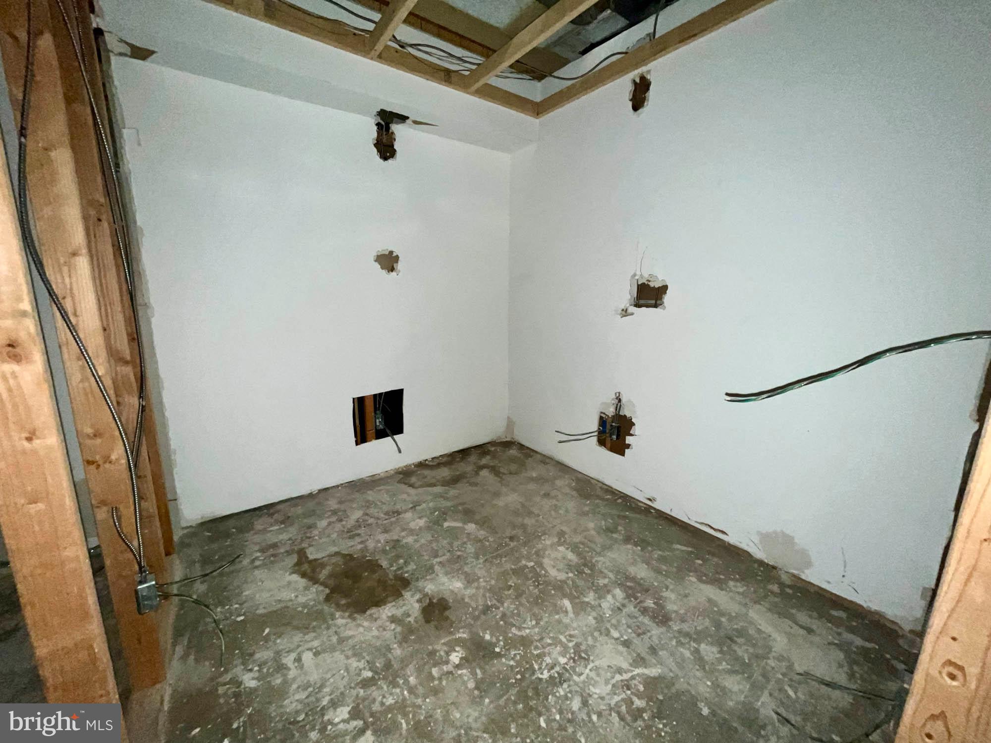 MONUMENT STREET BUSINESS DISTRICT - Commercial Sale