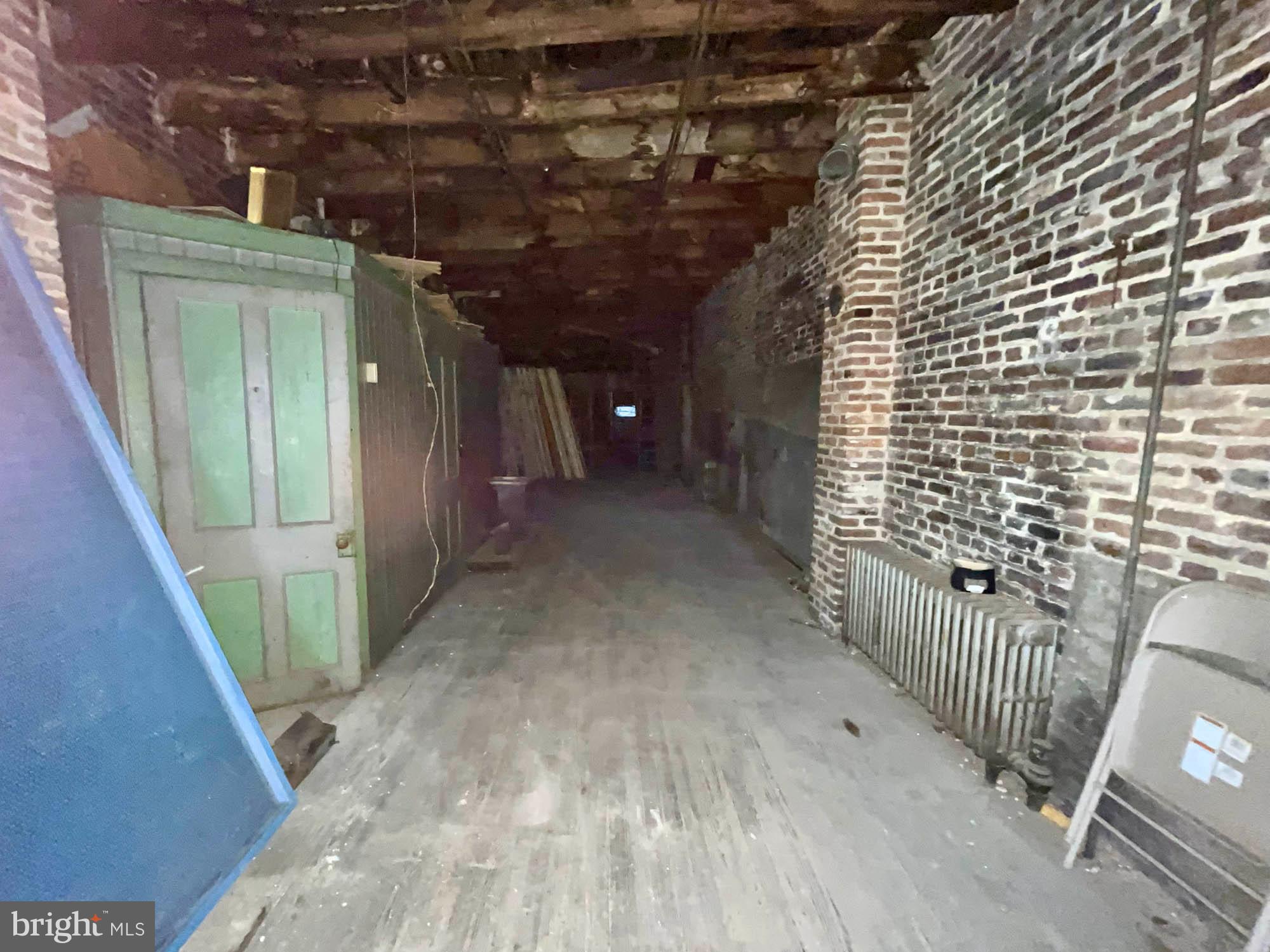 MONUMENT STREET BUSINESS DISTRICT - Commercial Sale