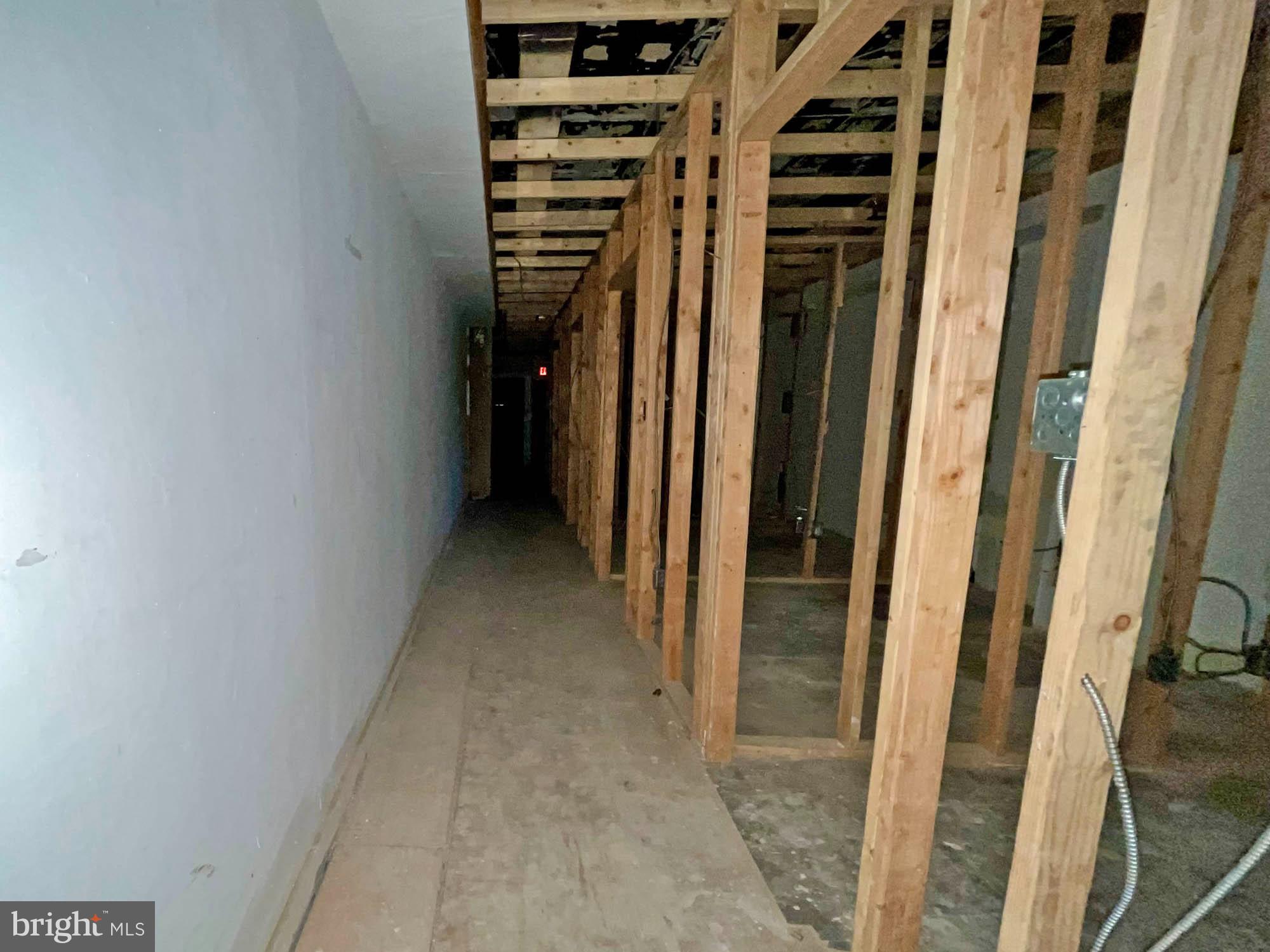 MONUMENT STREET BUSINESS DISTRICT - Commercial Sale