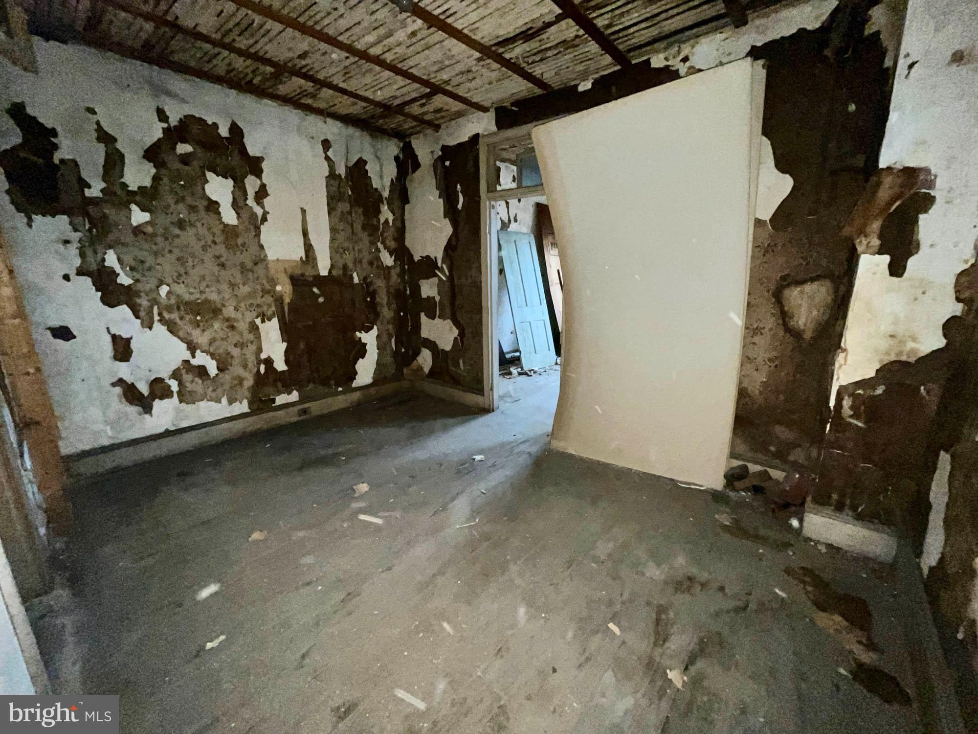 MONUMENT STREET BUSINESS DISTRICT - Commercial Sale