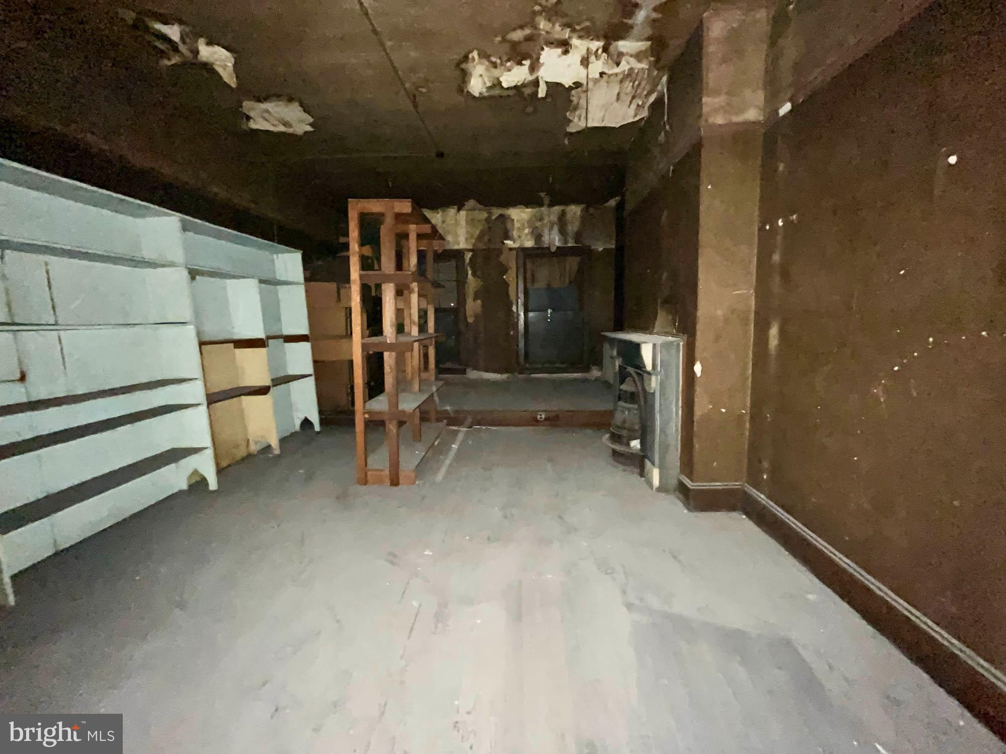 MONUMENT STREET BUSINESS DISTRICT - Commercial Sale