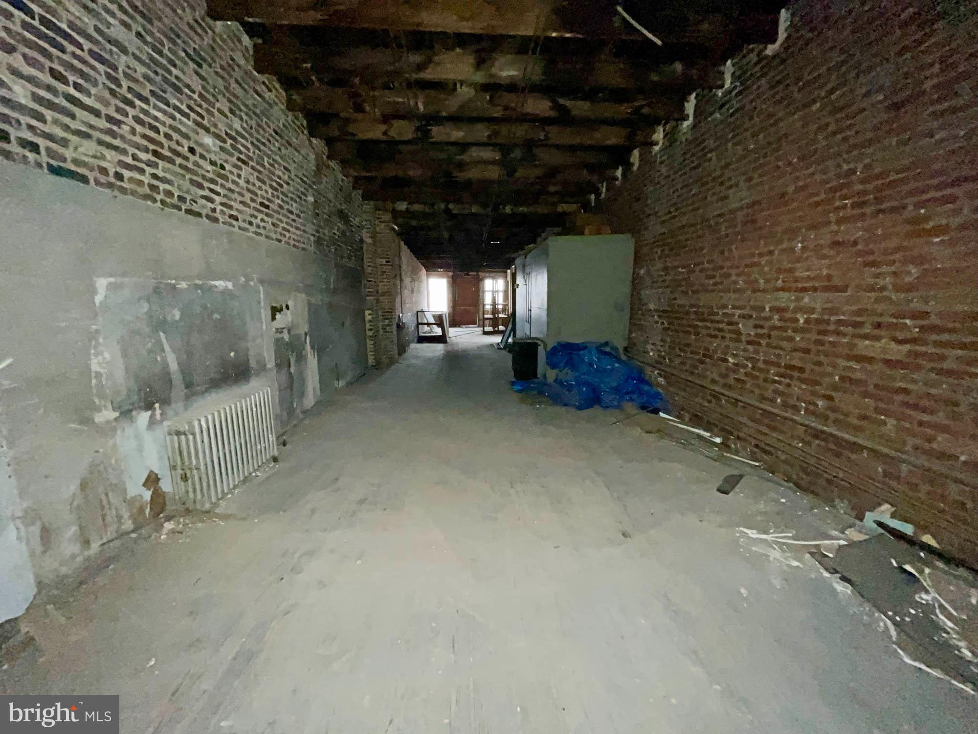 MONUMENT STREET BUSINESS DISTRICT - Commercial Sale