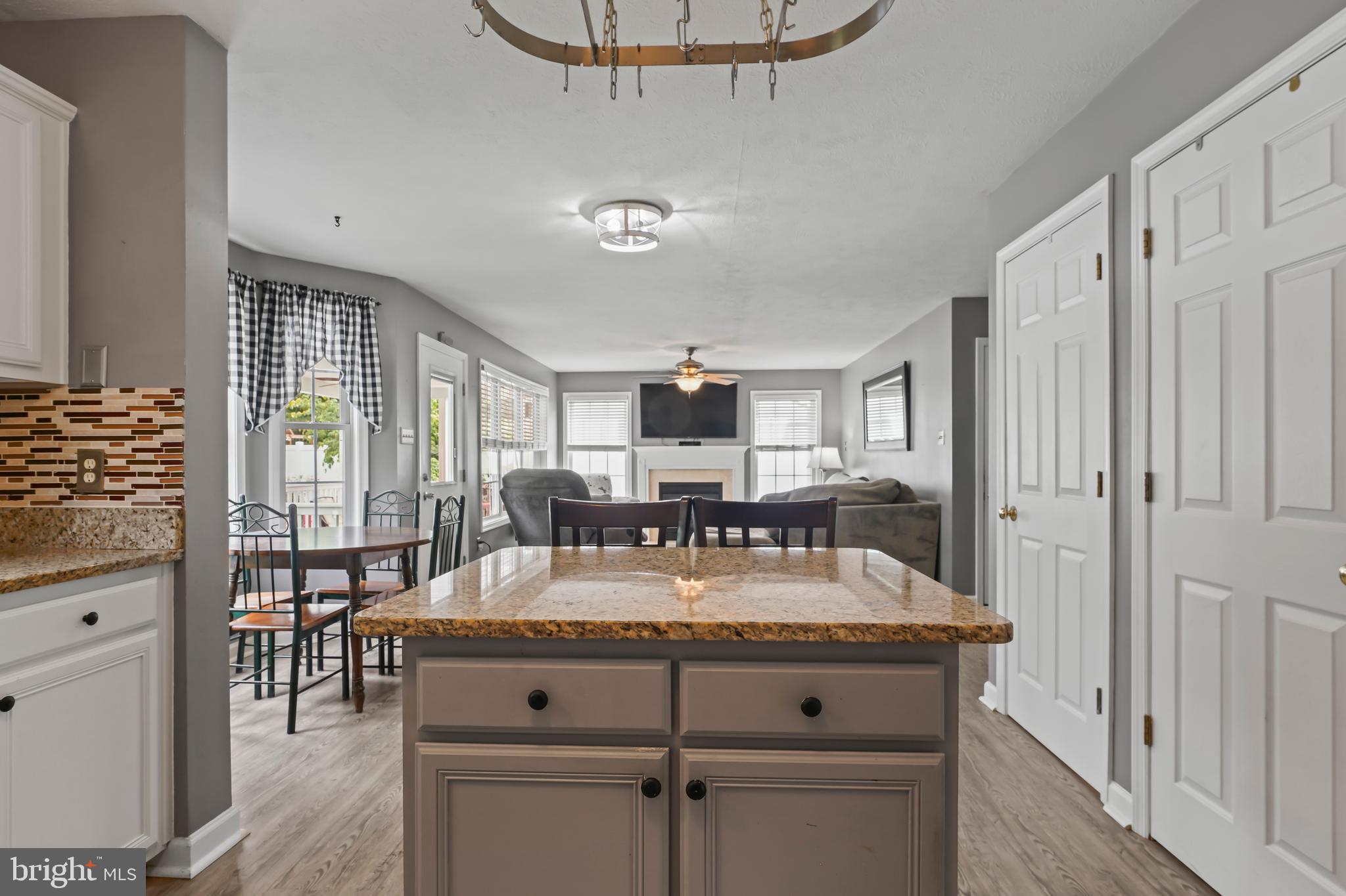 HAPPY CREEK KNOLLS - Residential