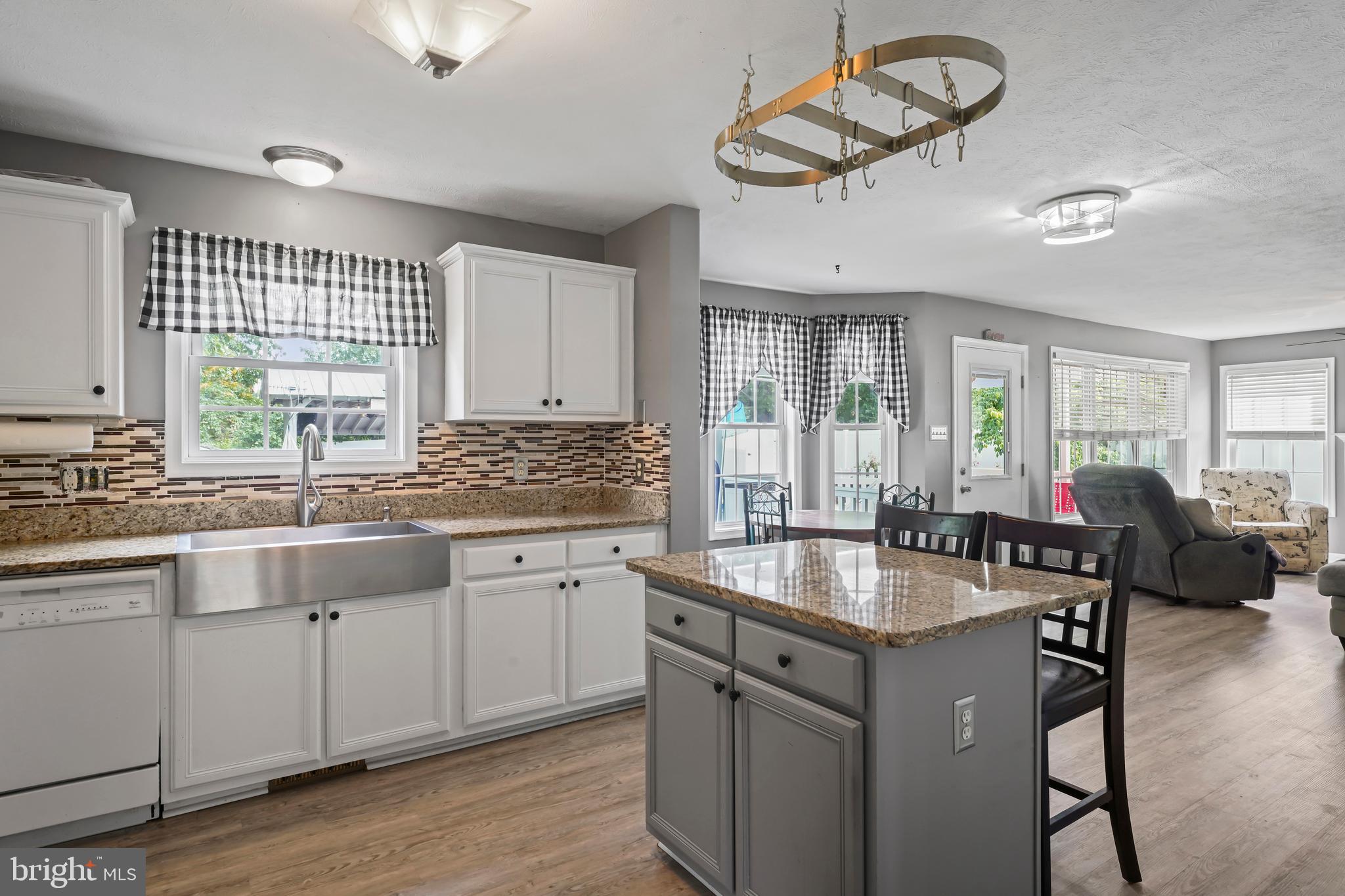 HAPPY CREEK KNOLLS - Residential