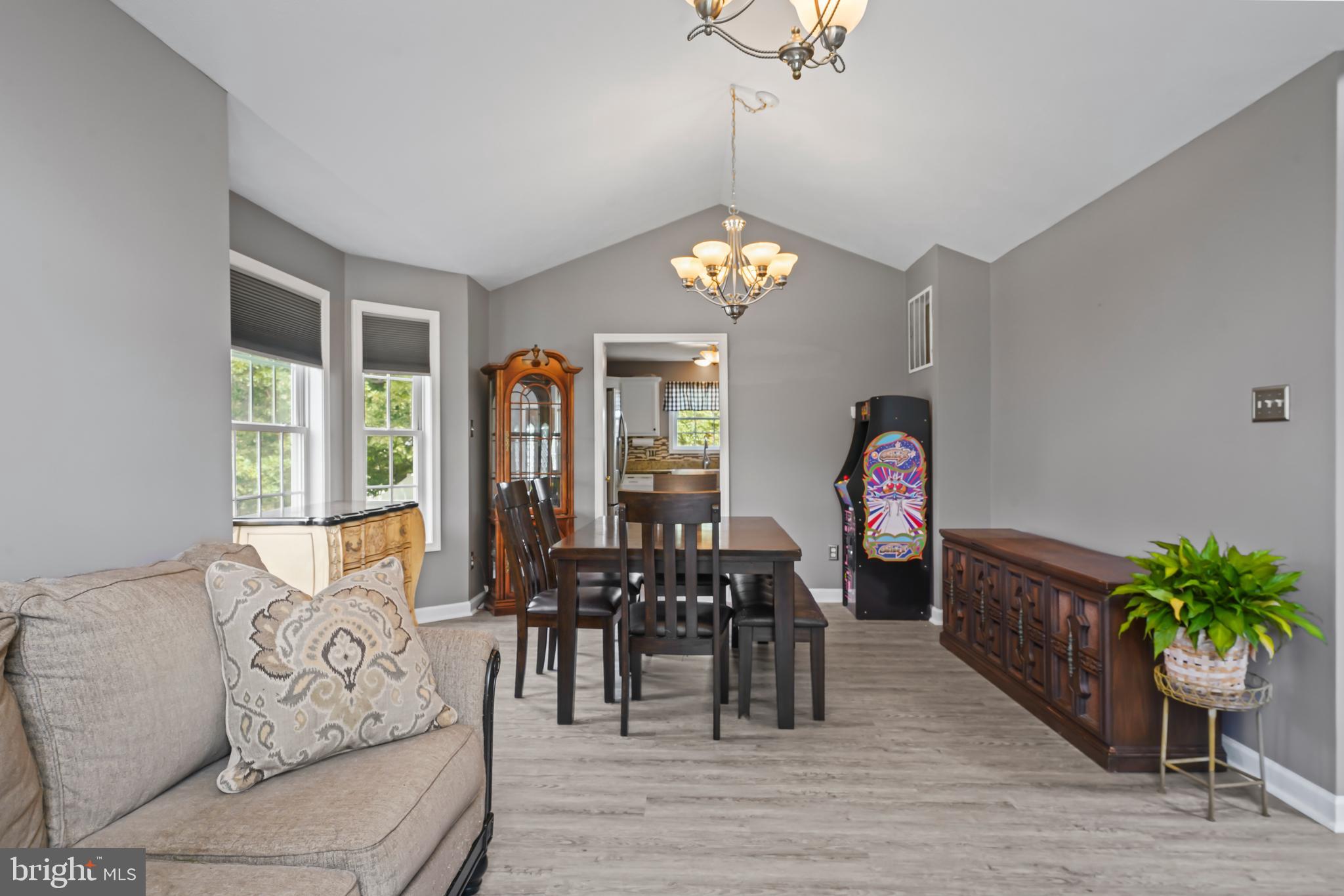 HAPPY CREEK KNOLLS - Residential