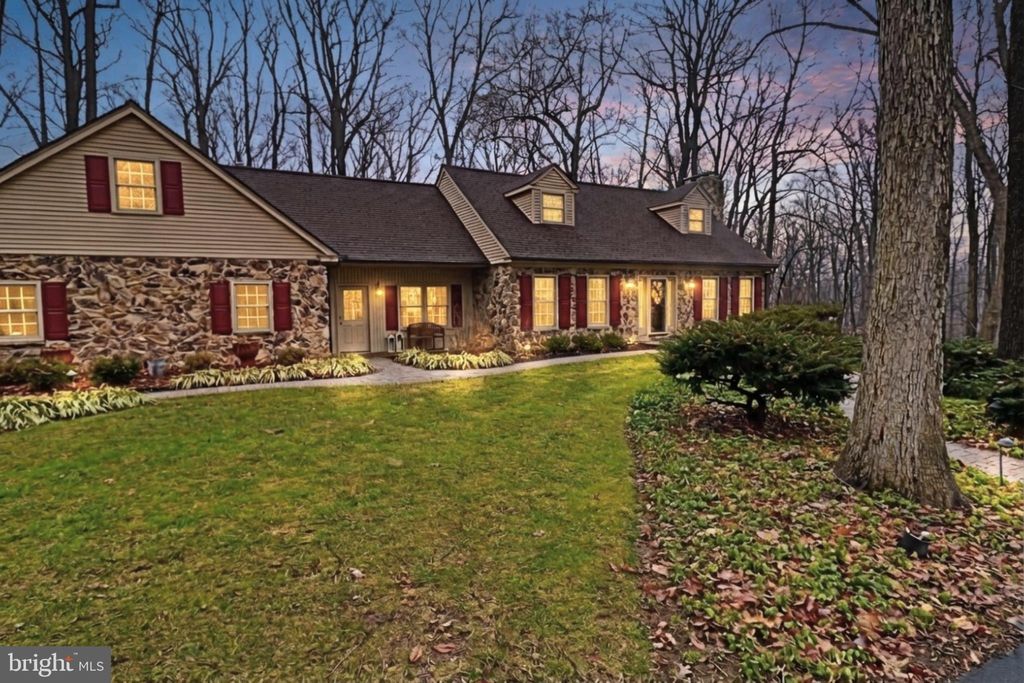 Photo of 121 Angela Drive, NEW HOLLAND, PA 17557 (MLS # PALA2083932)