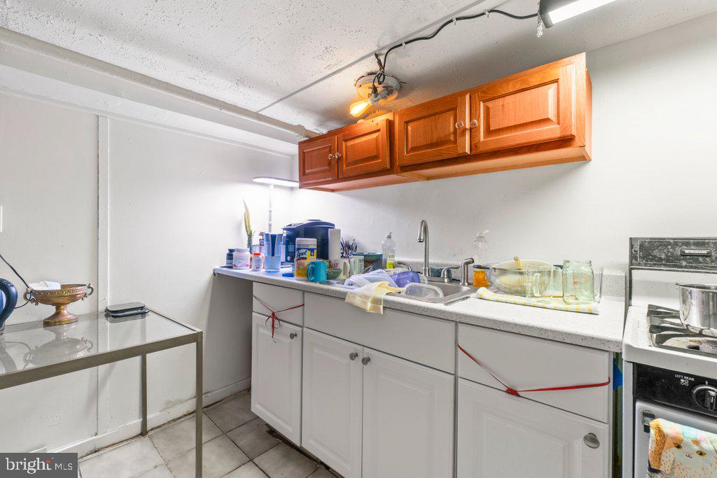 HAMPDEN HISTORIC DISTRICT - Residential Income