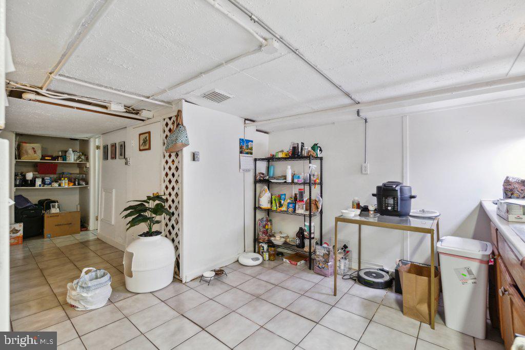 HAMPDEN HISTORIC DISTRICT - Residential Income