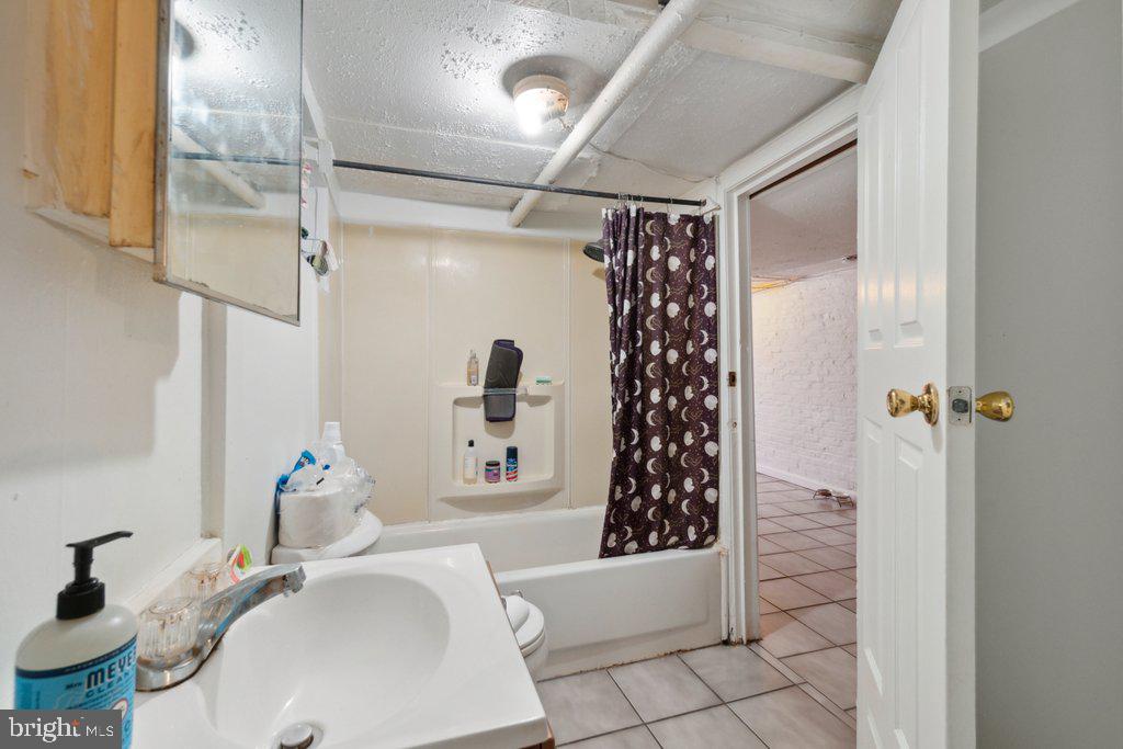 HAMPDEN HISTORIC DISTRICT - Residential Income