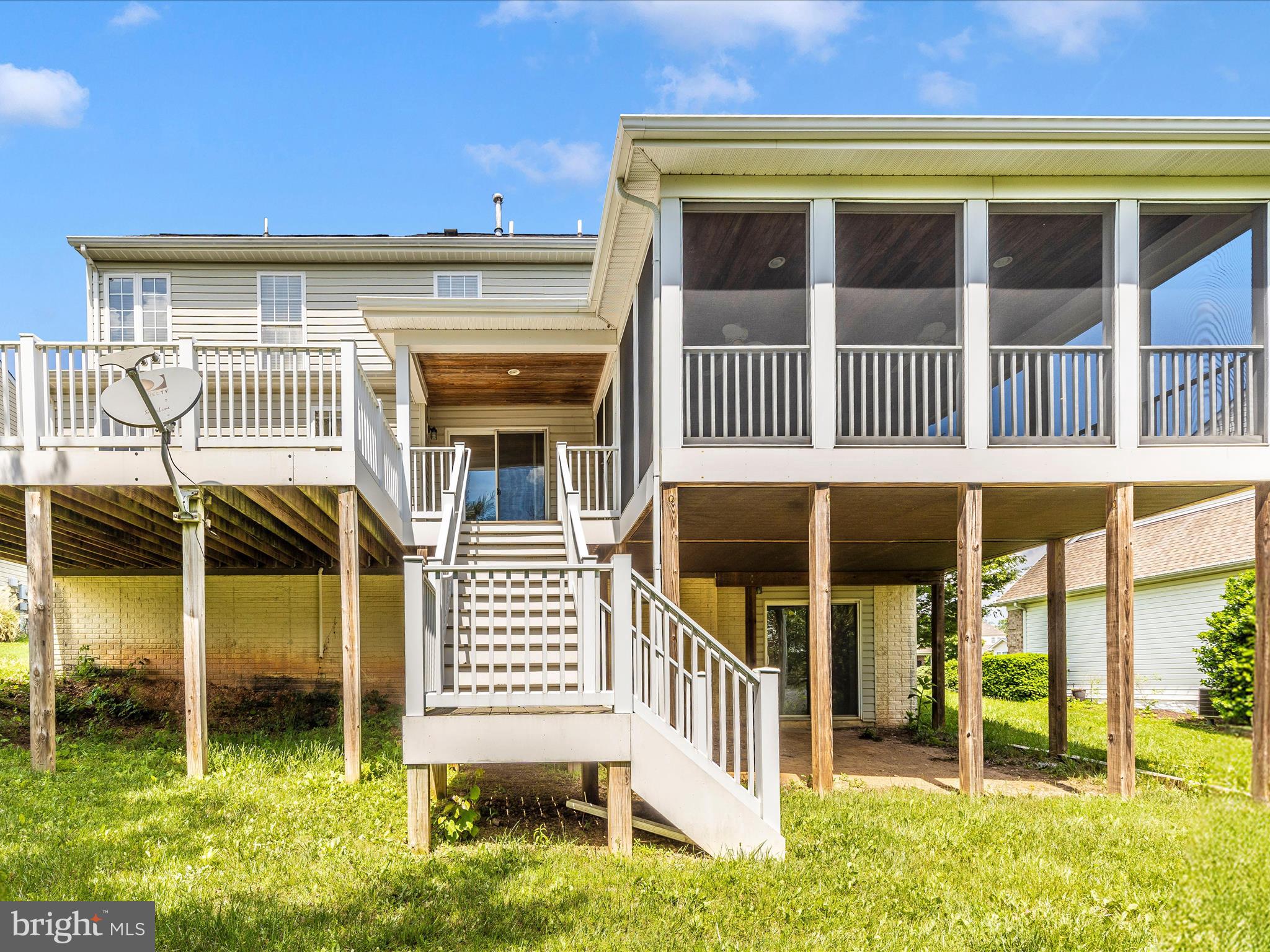 1402 MARIAN WAY