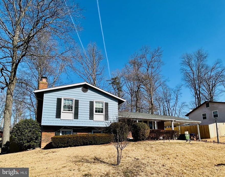 PRICED to Sell! Cozy, split level, 4 bedrooms and 2.5 bathrooms. All bathrooms have been updated. Kitchen with gas stove.  HVAC (2019). Great carport with attached tool shed. New fully fenced back yard with nice shed.  Minutes to 95, shopping (Potomac Mills, Stonebridge Town Center) and commuter lots.   Roof installed in  2012. Washer and dryer in basement.  Plenty of storage space. No HOA!**Owner works at home.  Please allow 2 hour advance to schedule showing.  Owner offers homeowner warranty up to $500.

Please follow CDC guidelines for Covid 19. No more than 3 people allowed for showing. Masks required.  Please use sanitizer before and after entering. Remove shoes or wear booties.