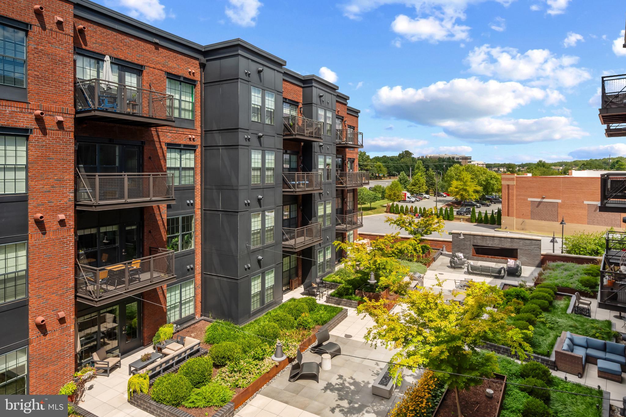 CROWN FARM - Residential