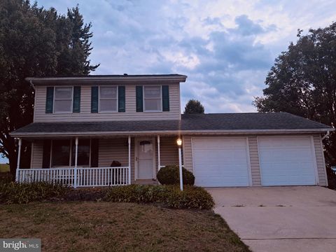 Homes For Sale - 2904 Village Square Drive<br/> York County, DOVER, PA 17315