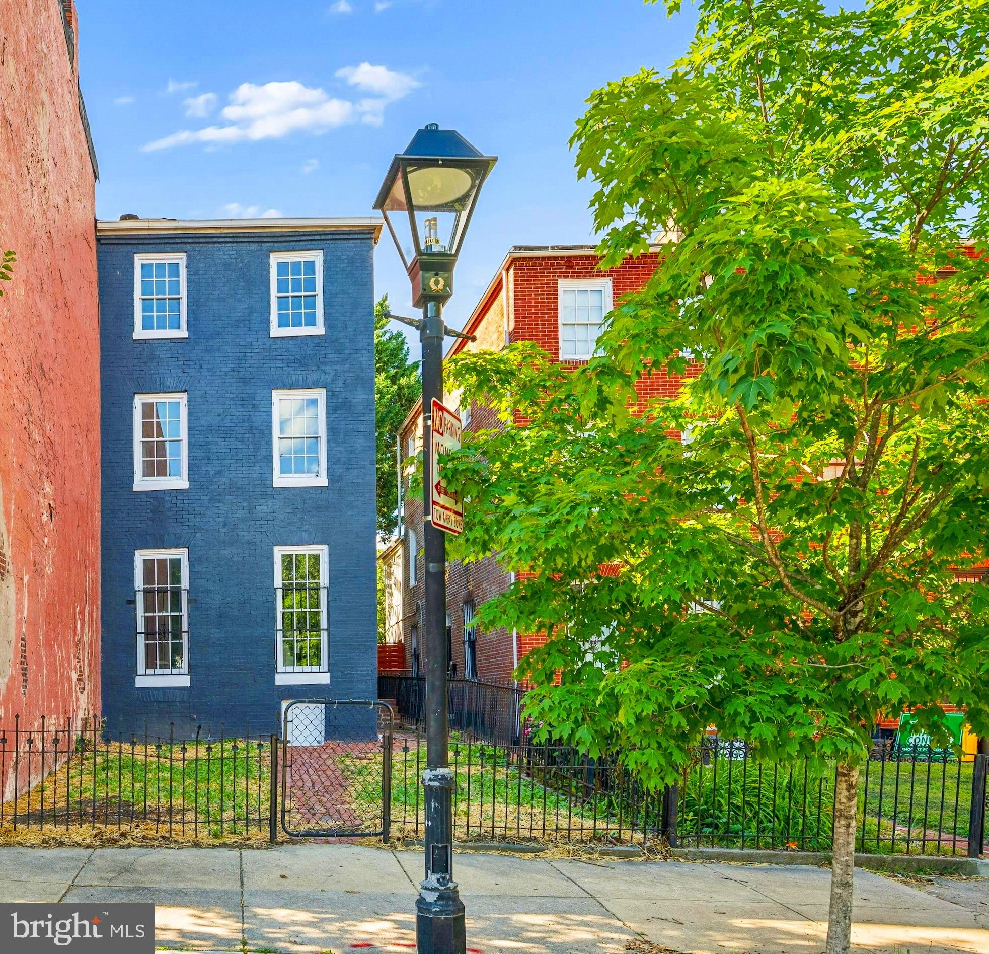 1626 HOLLINS STREET