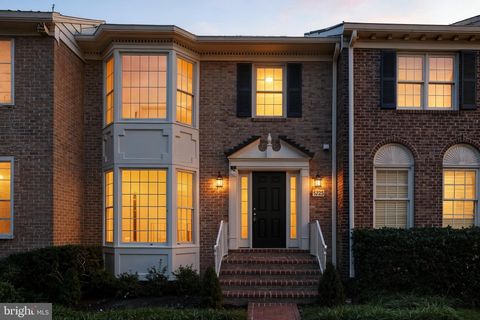 Photo of 5725 Brewer House Circle, ROCKVILLE, MD 20852 (MLS # MDMC2200410)