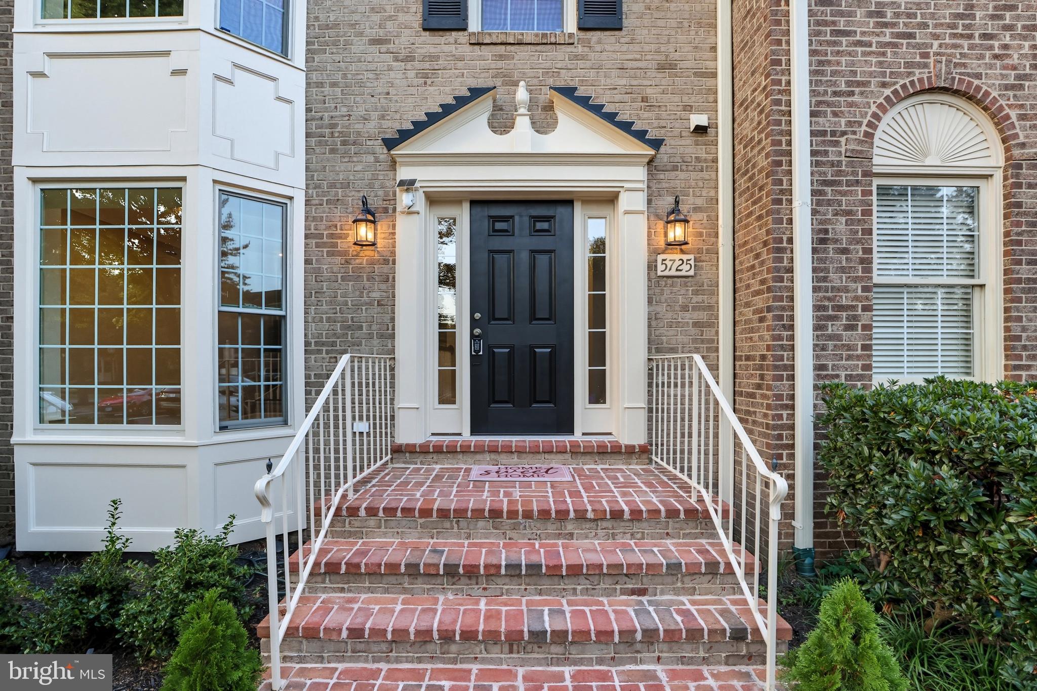 5725 BREWER HOUSE CIRCLE