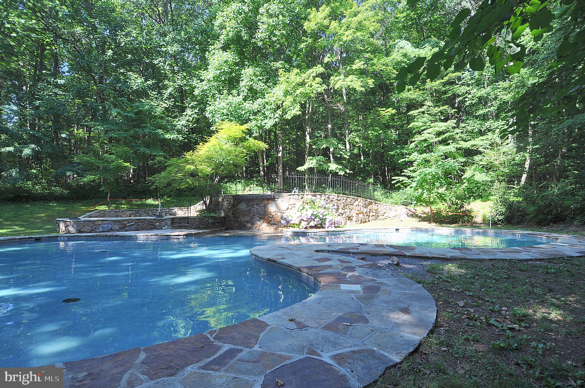 COOLFONT MOUNTAINSIDE - Residential