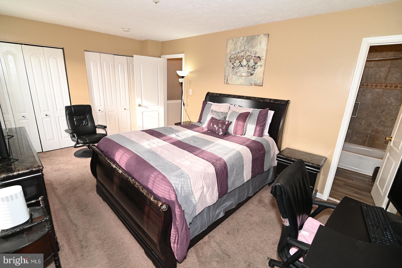 SOUTH HAMPTON - Residential