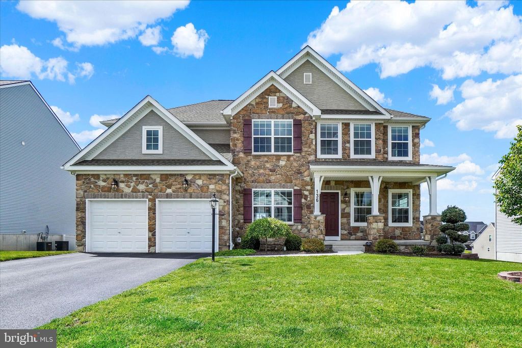 Photo of 136 Village Road, MANCHESTER, PA 17345 (MLS # PAYK2103132)