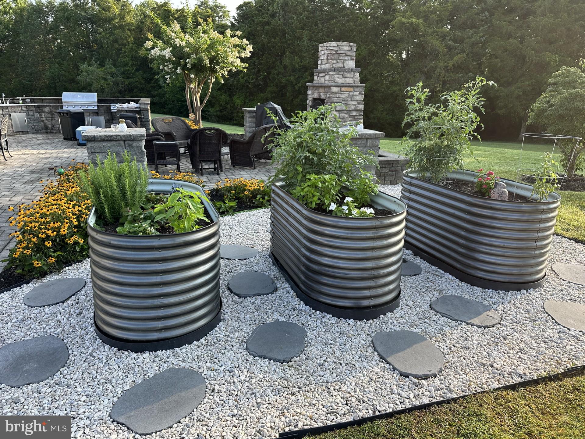 MABEL M PETTIE - Residential