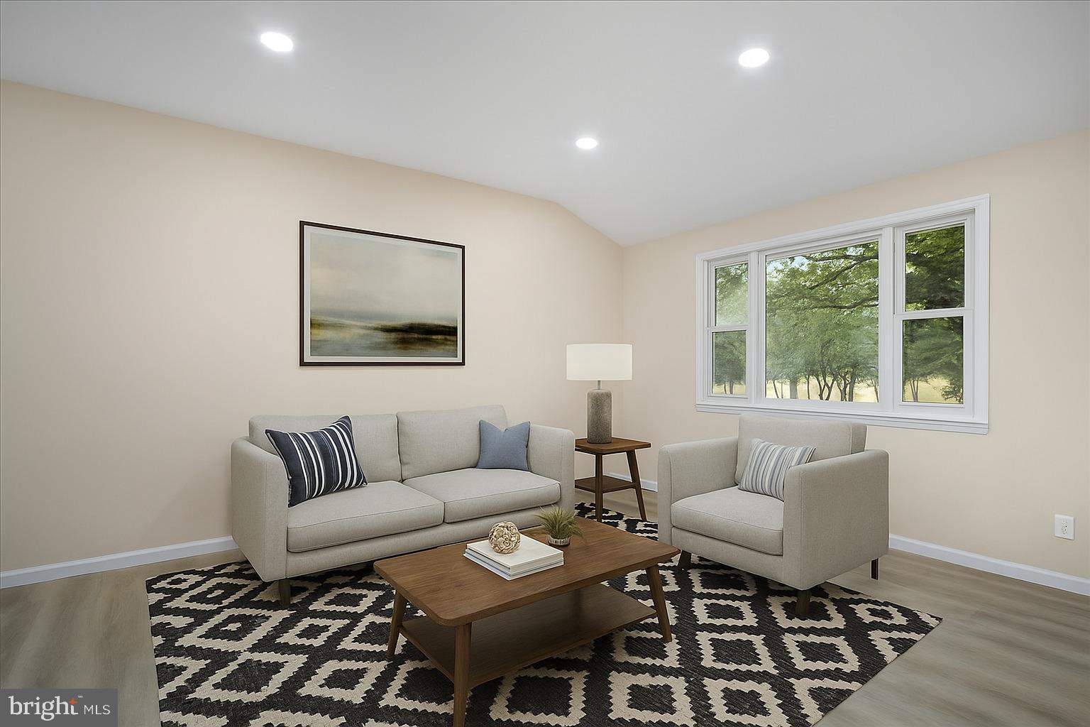 470 E TAUNTON AVENUE