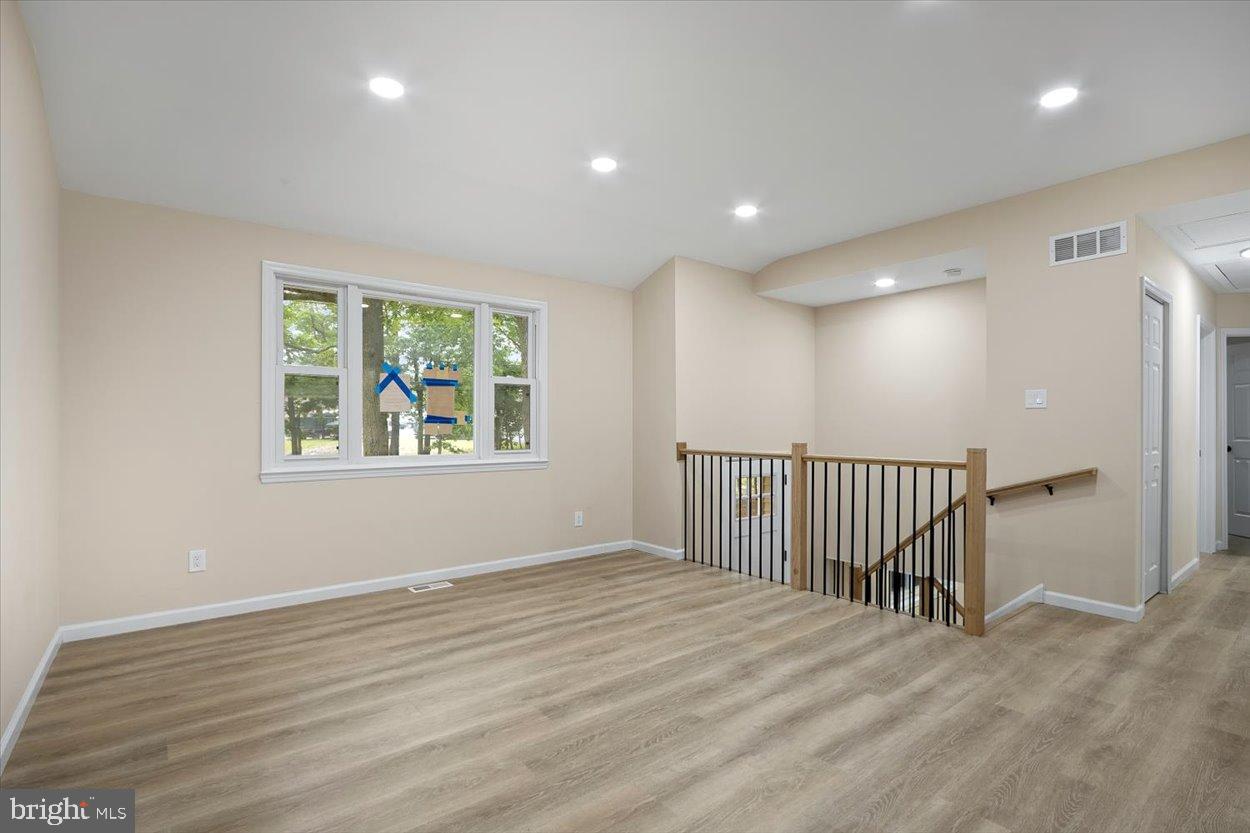 470 E TAUNTON AVENUE