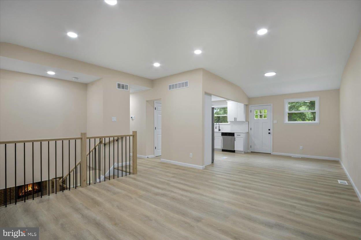 470 E TAUNTON AVENUE