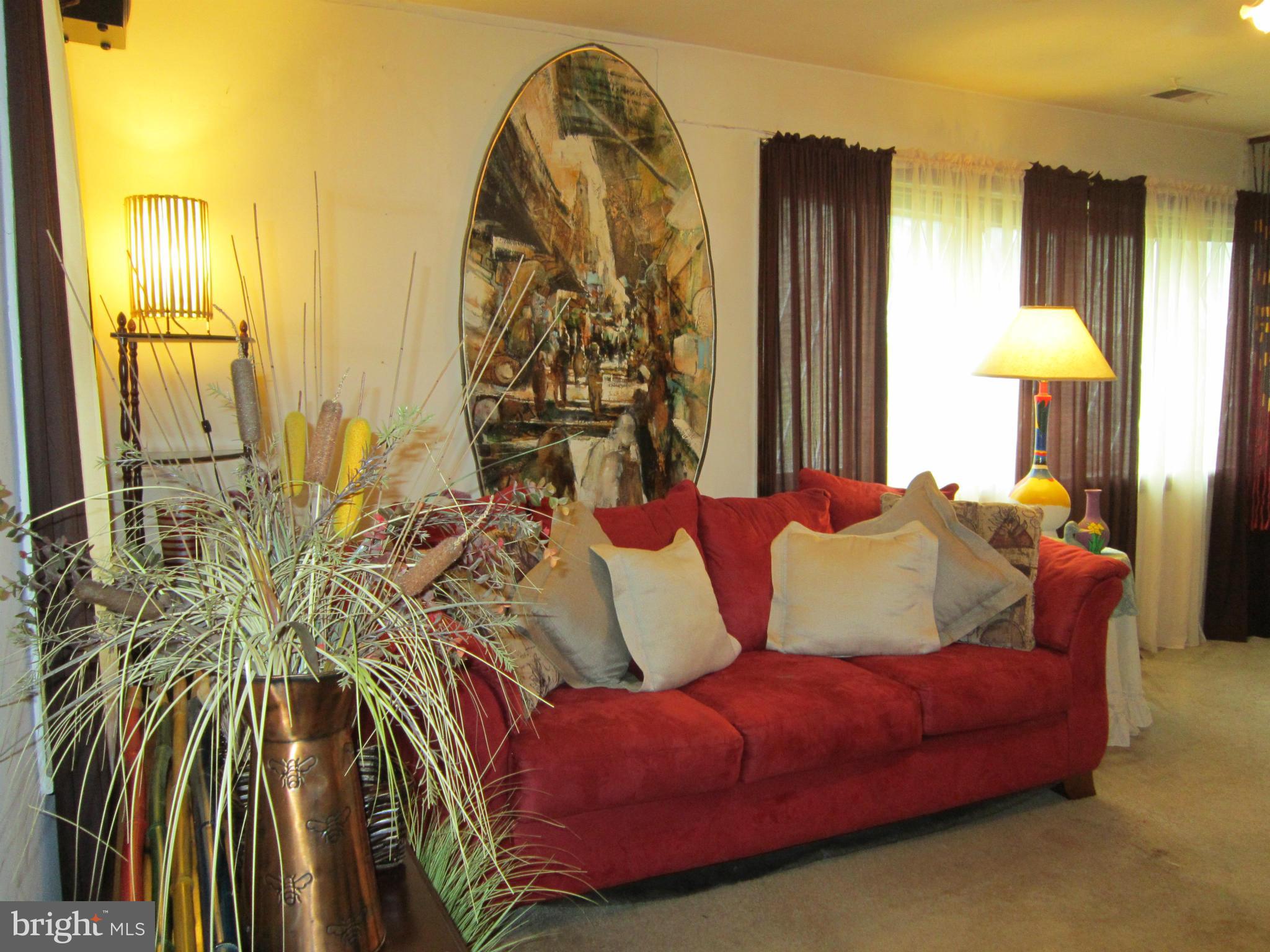 SOUTH LAWN - Residential