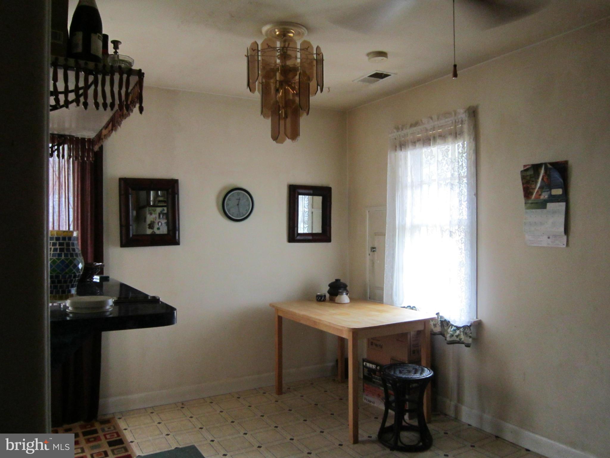 SOUTH LAWN - Residential