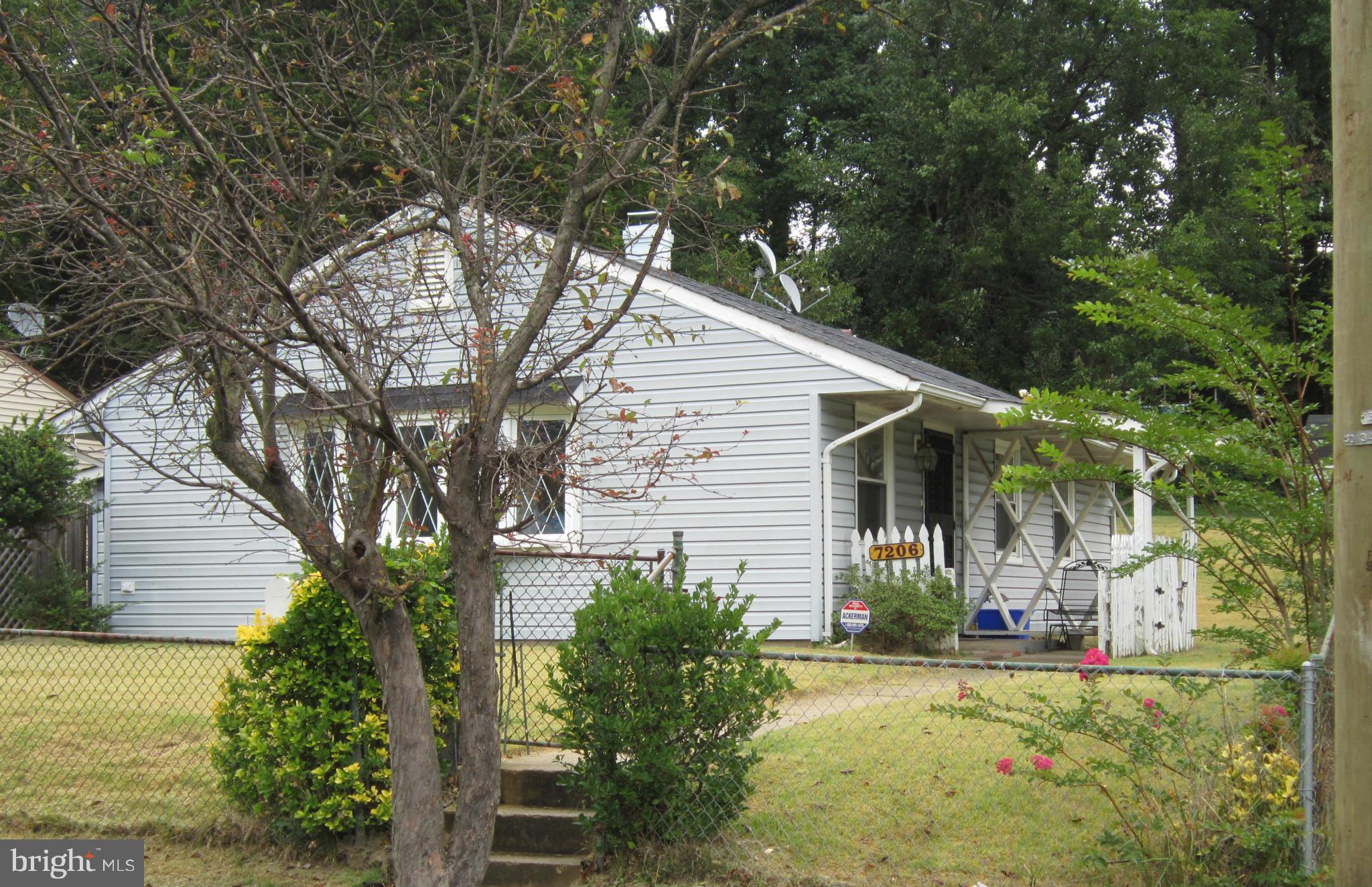 SOUTH LAWN - Residential