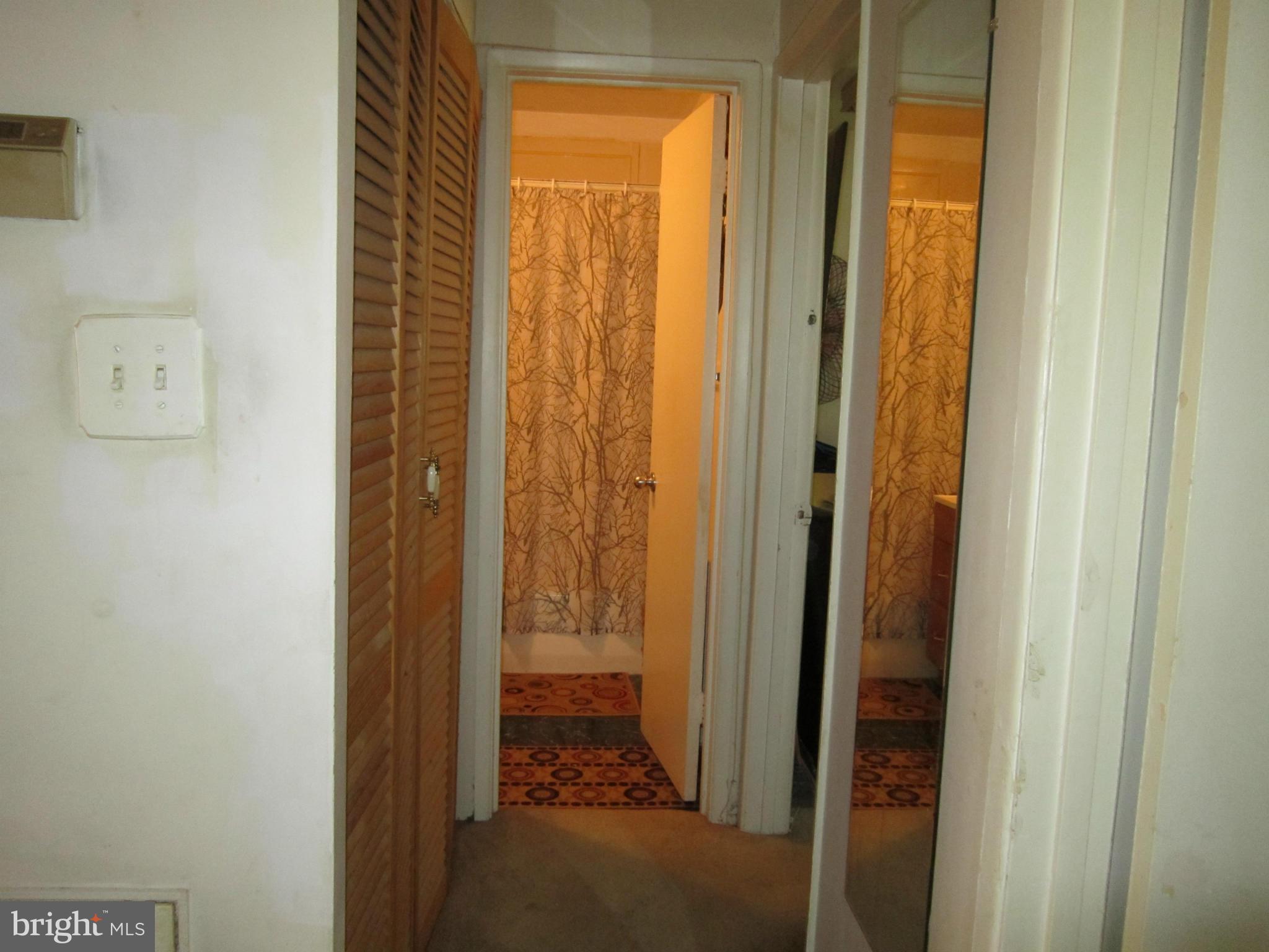 SOUTH LAWN - Residential