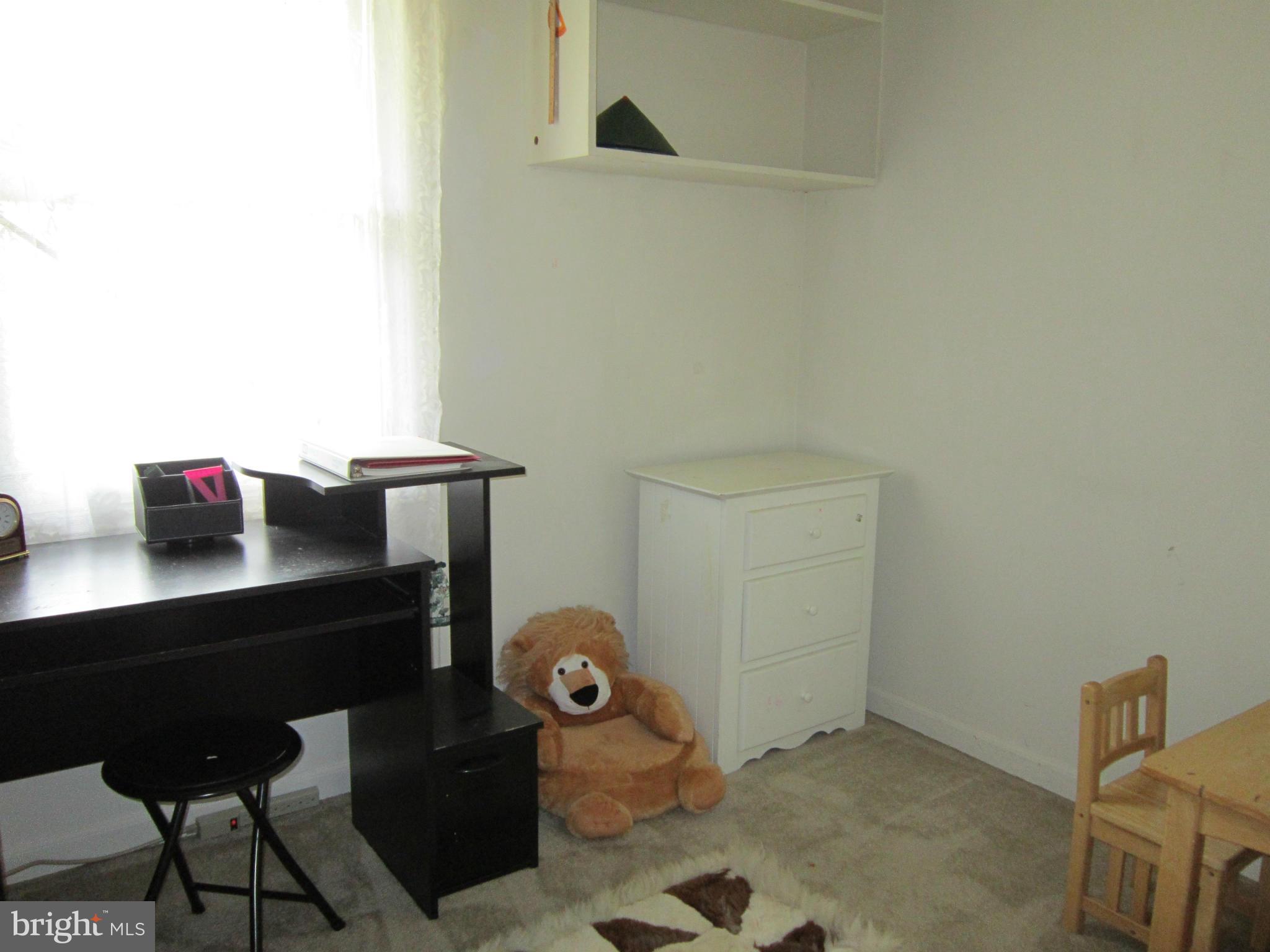 SOUTH LAWN - Residential