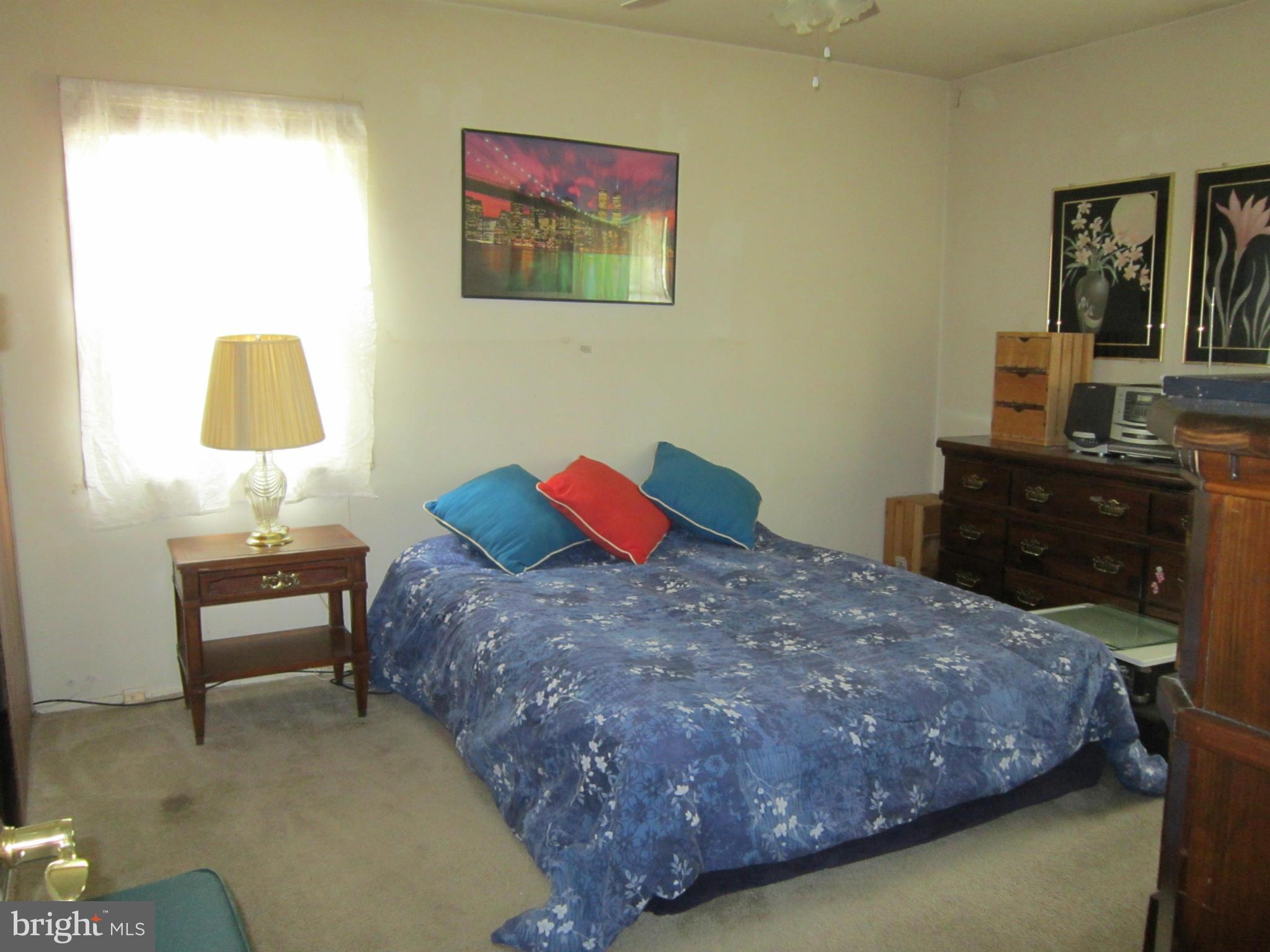 SOUTH LAWN - Residential