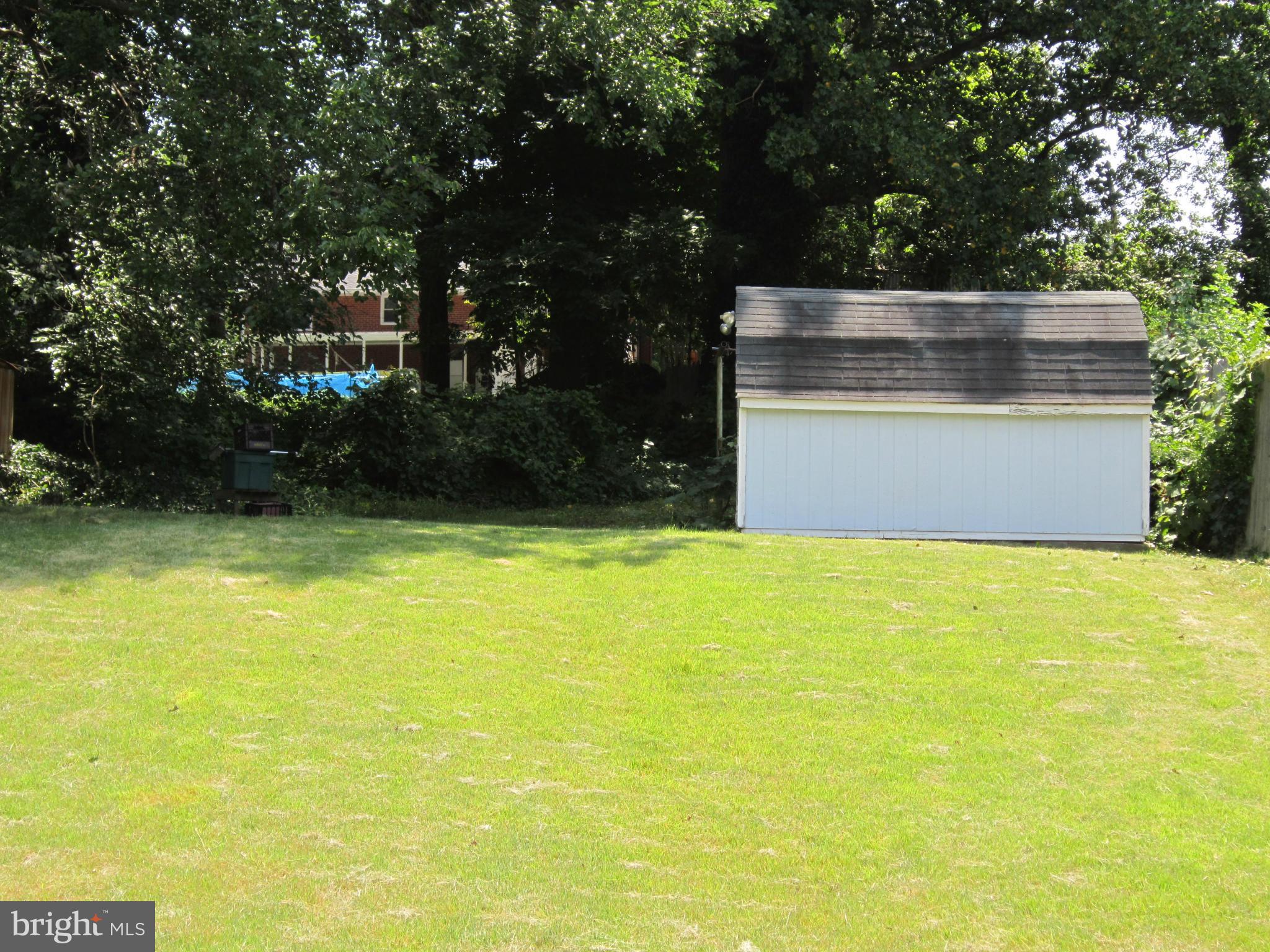 SOUTH LAWN - Residential